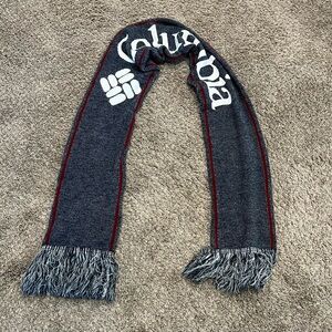 Columbia knit scarf in gray and white with a trim and fringe details